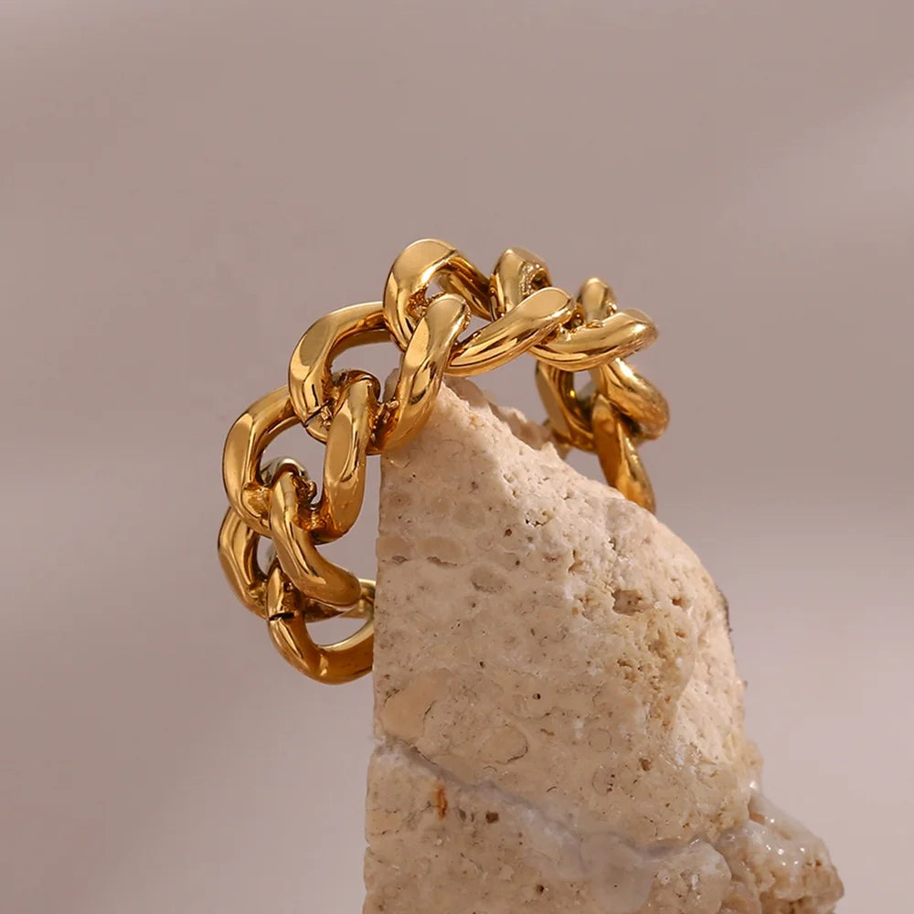 Bold Link – Sculptural Ring
