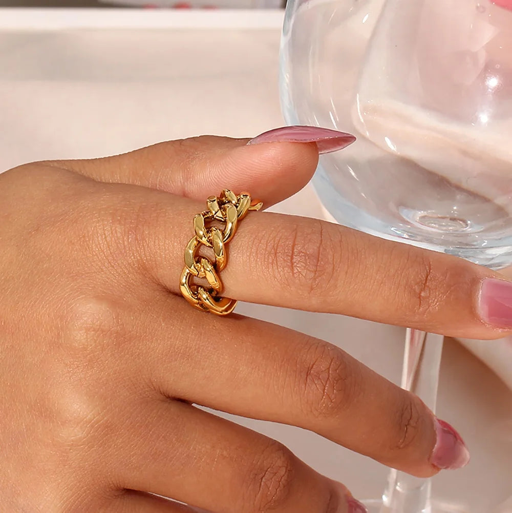Bold Link – Sculptural Ring