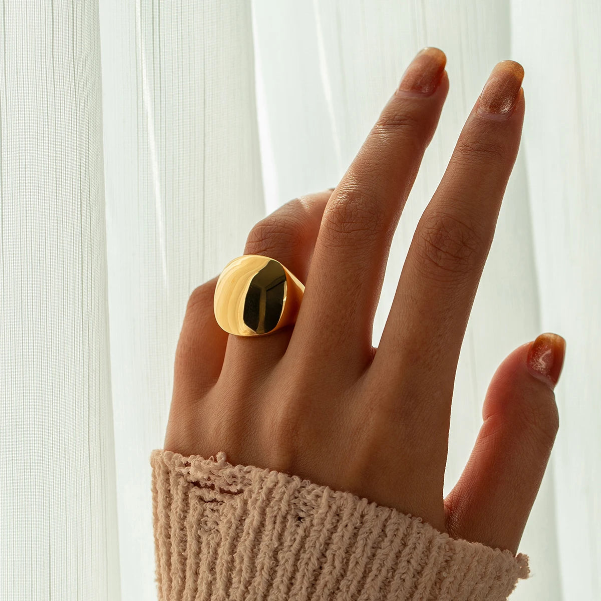 Bold Pebble – Modern Gold Ring