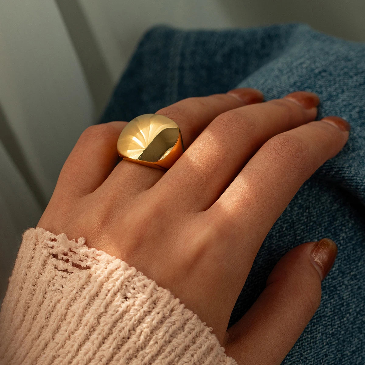 Bold Pebble – Modern Gold Ring